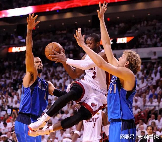 06年NBA总决赛,迈阿密热火与达拉斯小牛的对决 06年NBA总决赛,迈阿密热火与达拉斯小牛的对决